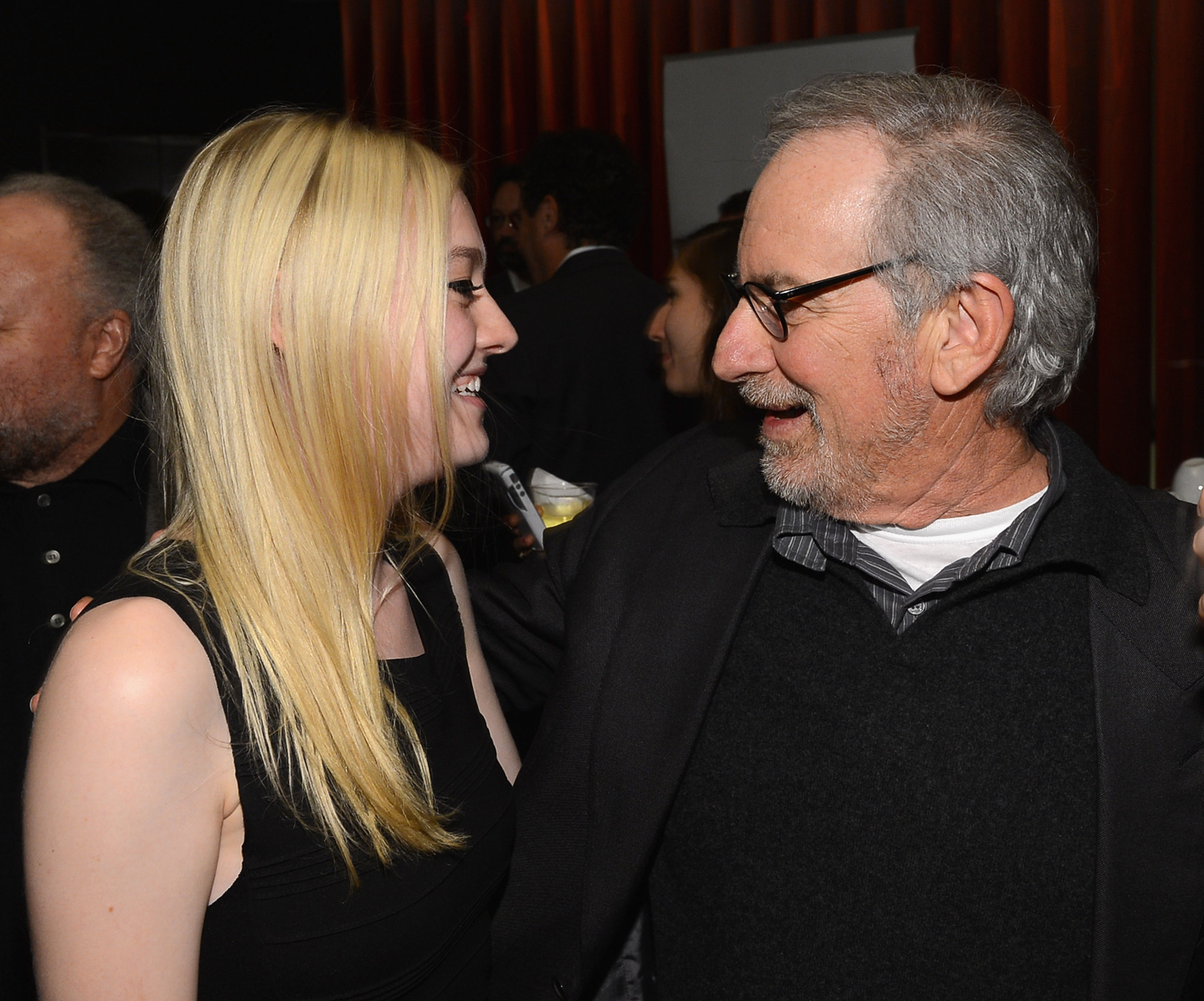 Steven Spielberg and Dakota Fanning at event of Linkolnas (2012)