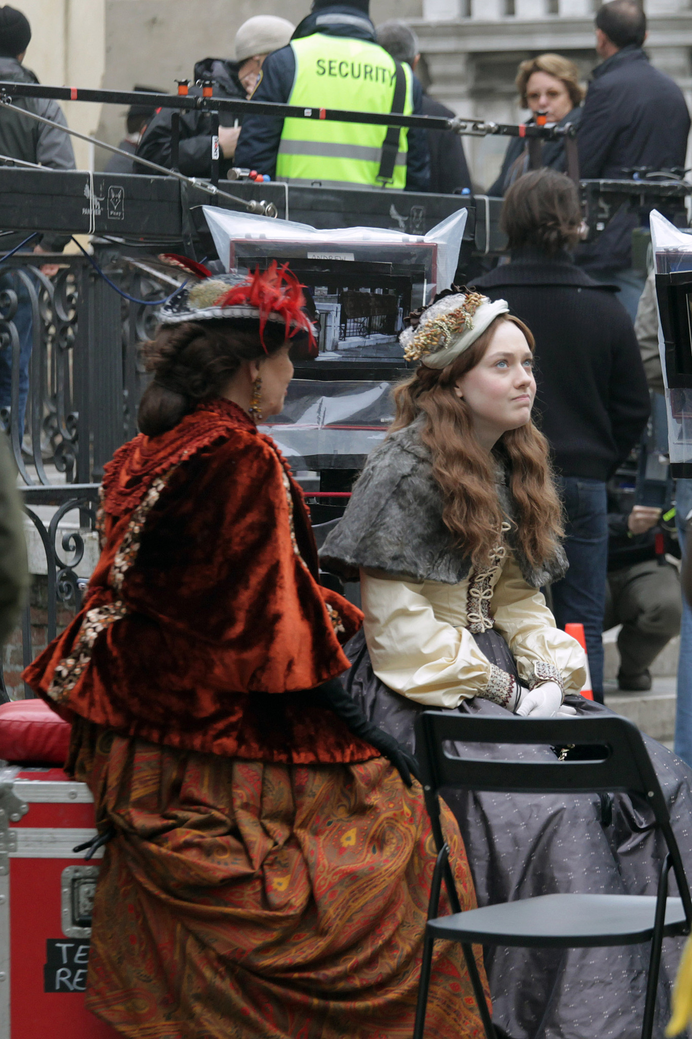 Claudia Cardinale and Dakota Fanning at event of Effie Gray (2014)