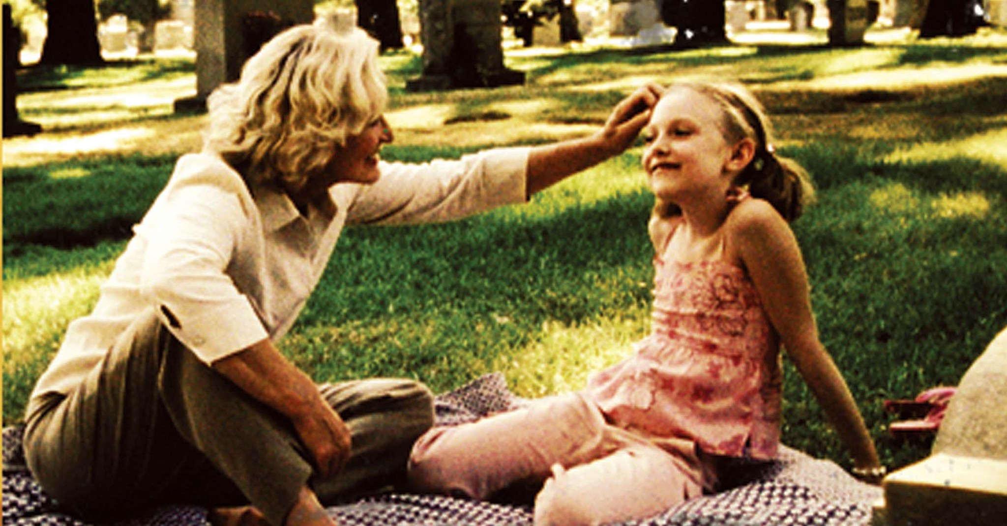 Still of Glenn Close and Dakota Fanning in Nine Lives (2005)