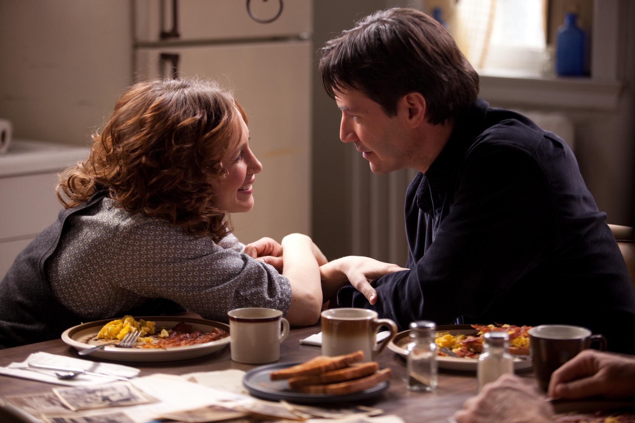 Still of Keanu Reeves and Vera Farmiga in Henry's Crime (2010)