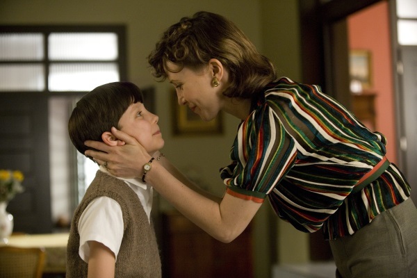 Still of Vera Farmiga and Asa Butterfield in The Boy in the Striped Pyjamas (2008)