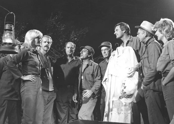 Still of Alan Alda, David Ogden Stiers, William Christopher, Jamie Farr, Mike Farrell, Harry Morgan and Loretta Swit in M*A*S*H (1972)