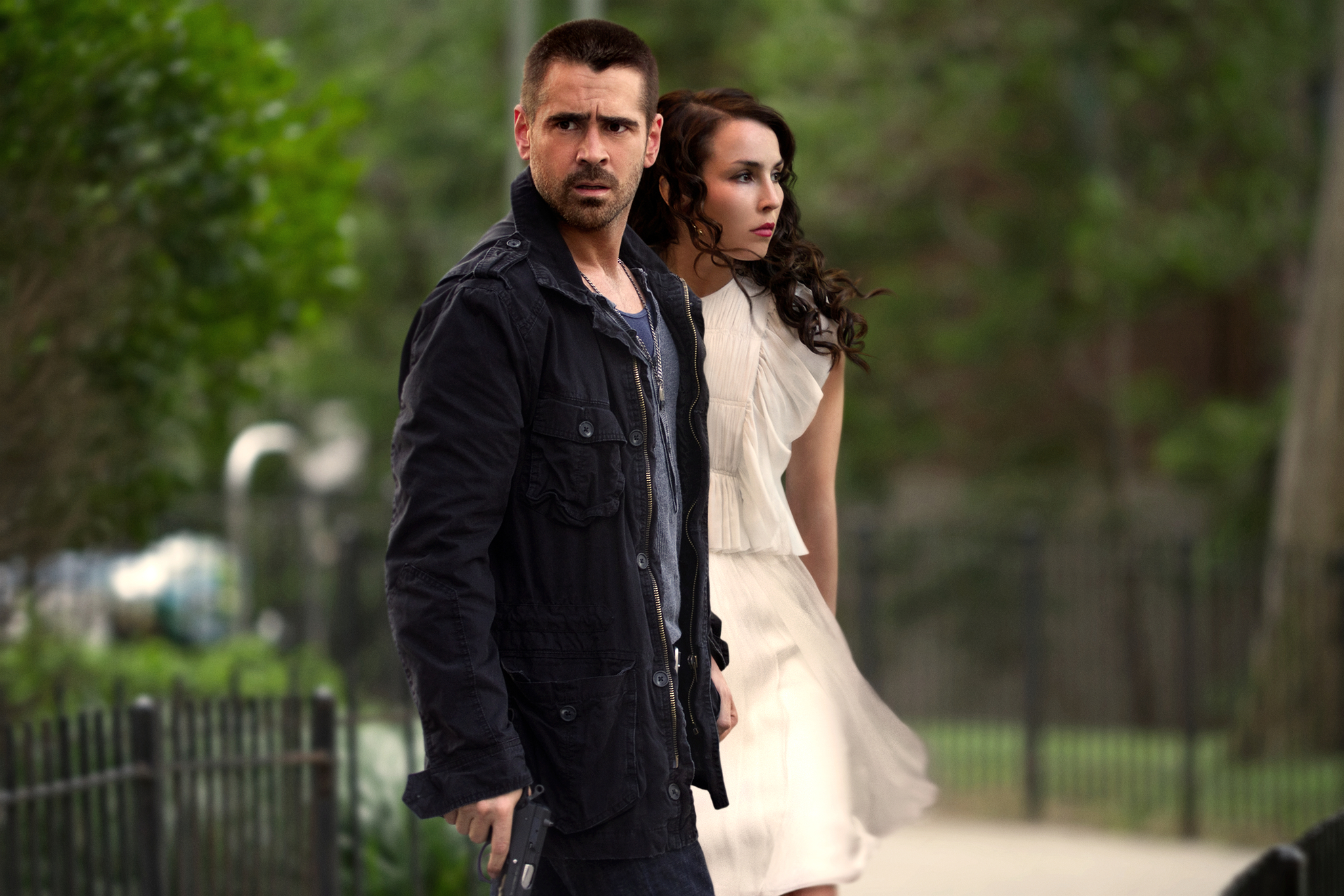 Still of Colin Farrell and Noomi Rapace in Pasmerktas mirti (2013)