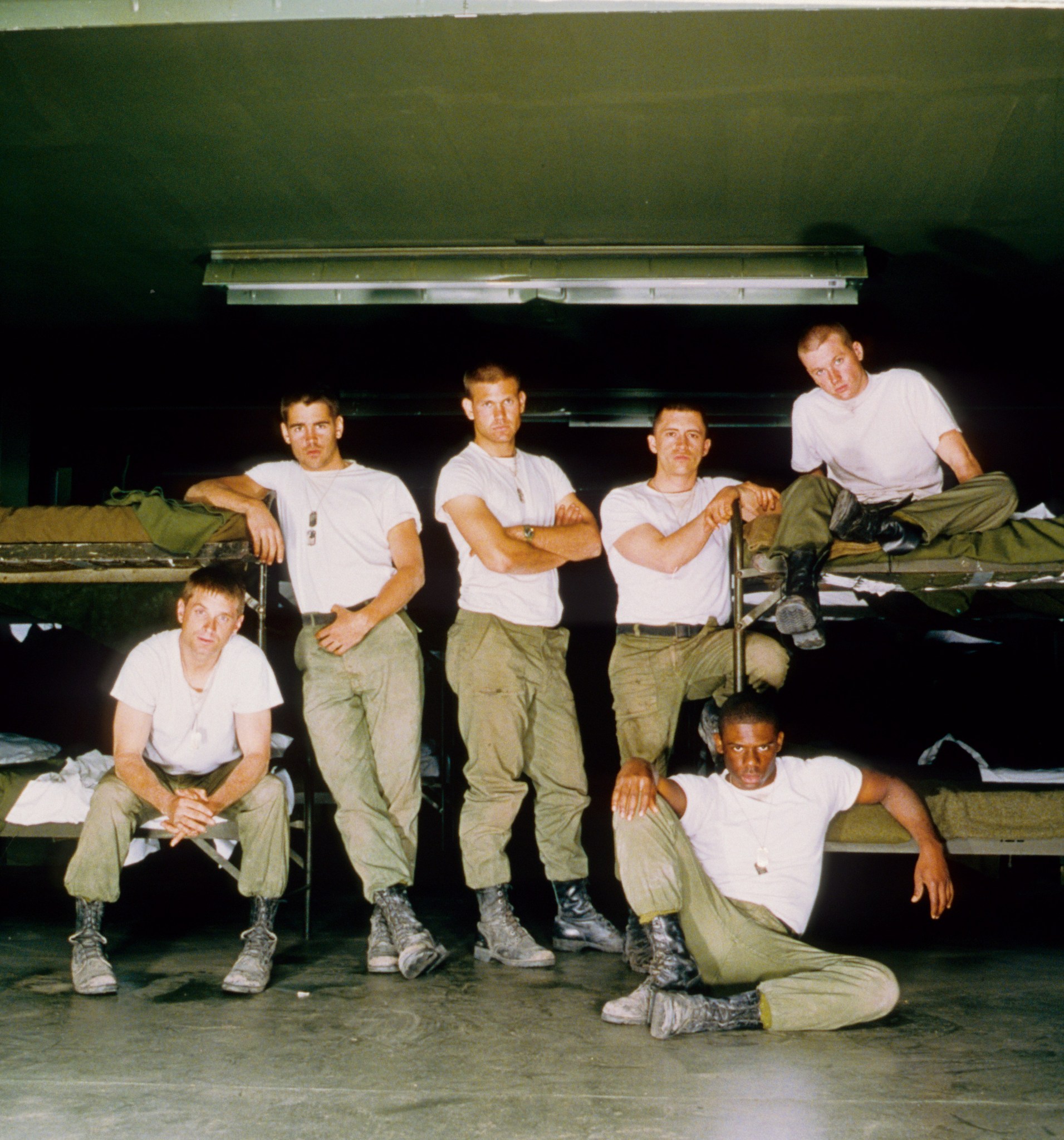 Still of Clifton Collins Jr., Matthew Davis, Colin Farrell and Tom Guiry in Tigerland (2000)