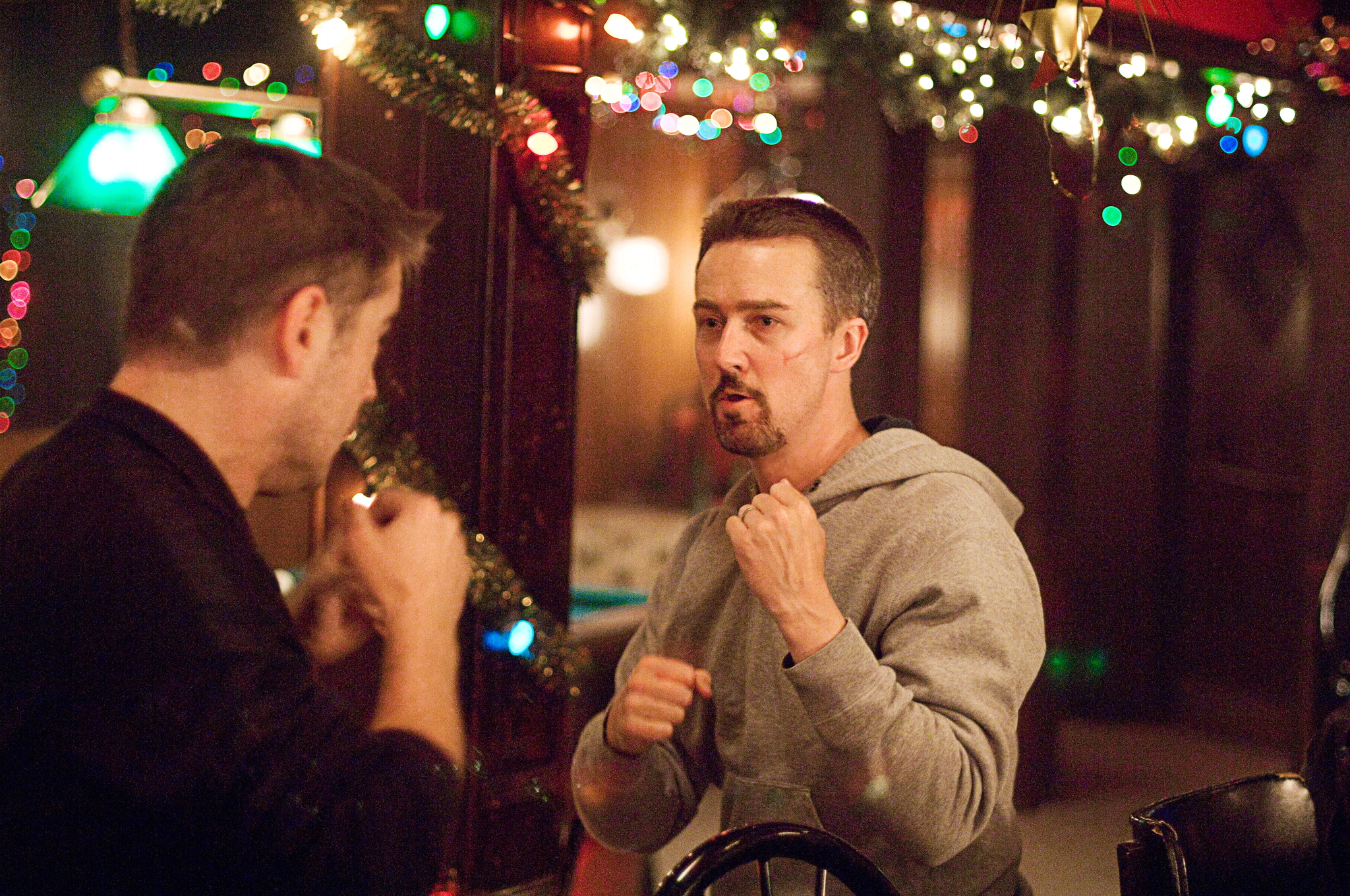 Still of Edward Norton and Colin Farrell in Pride and Glory (2008)