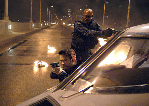 Still of Samuel L. Jackson and Colin Farrell in S.W.A.T. (2003)