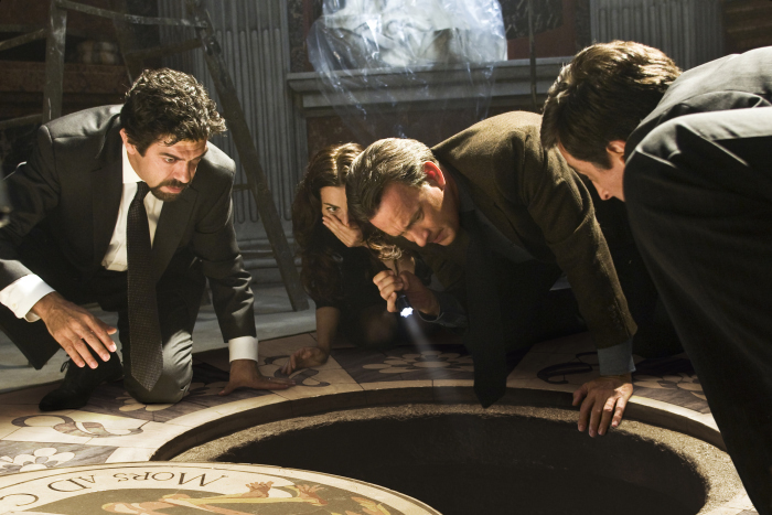 Still of Tom Hanks, Pierfrancesco Favino, David Pasquesi and Ayelet Zurer in Angels & Demons (2009)