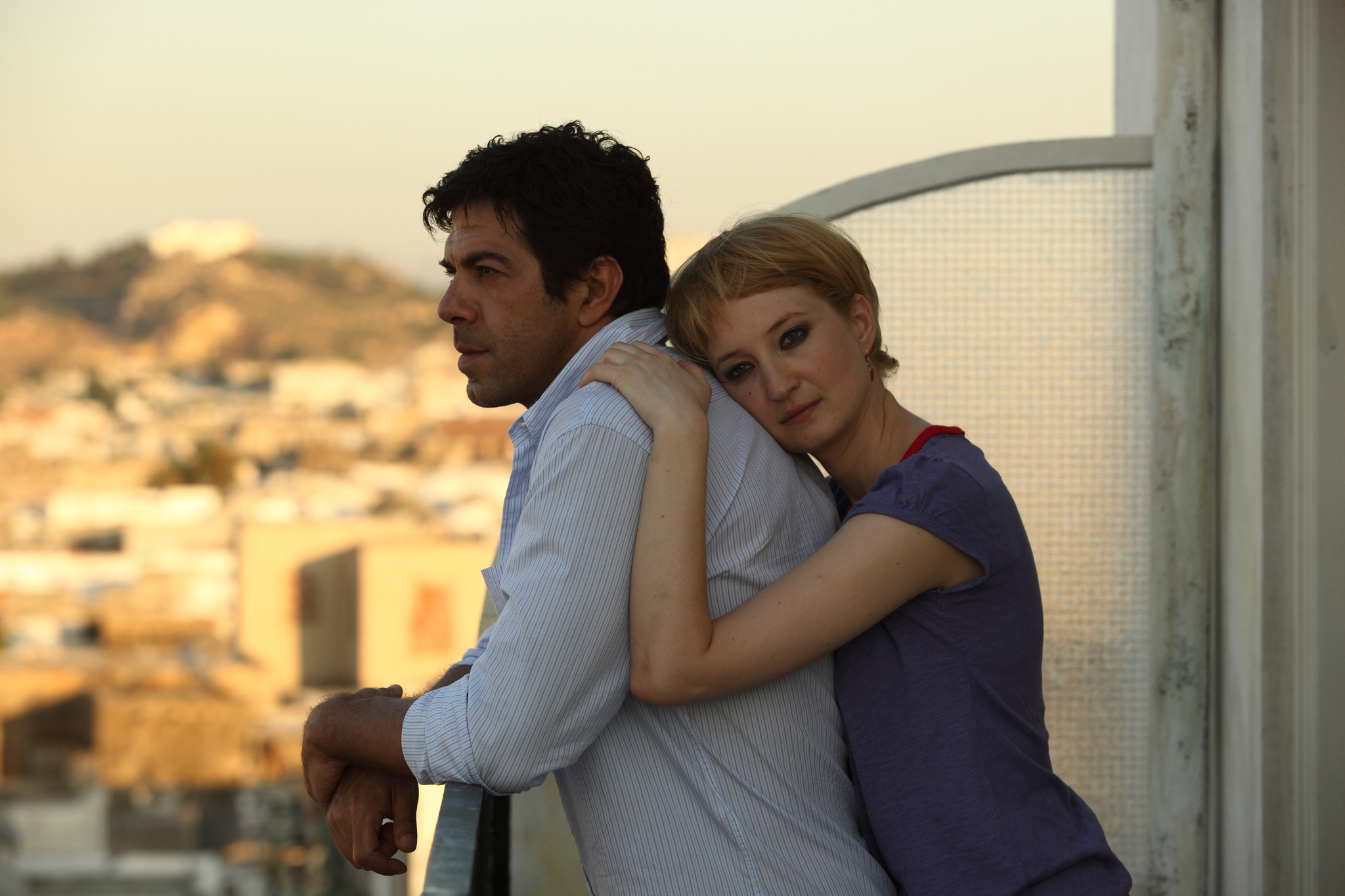 Still of Pierfrancesco Favino and Alba Rohrwacher in Cosa voglio di più (2010)