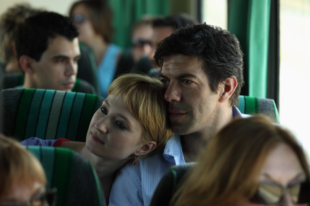 Still of Pierfrancesco Favino and Alba Rohrwacher in Cosa voglio di più (2010)