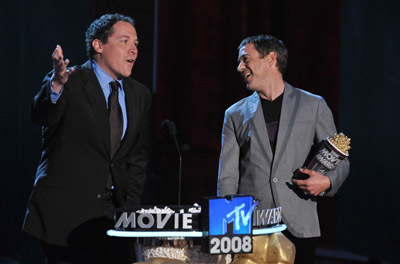 Robert Downey Jr. and Jon Favreau at event of 2008 MTV Movie Awards (2008)