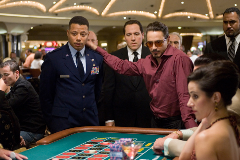 Still of Robert Downey Jr., Terrence Howard and Jon Favreau in Gelezinis zmogus (2008)