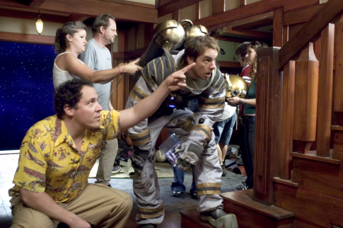 Jon Favreau and Dax Shepard in Zathura: A Space Adventure (2005)
