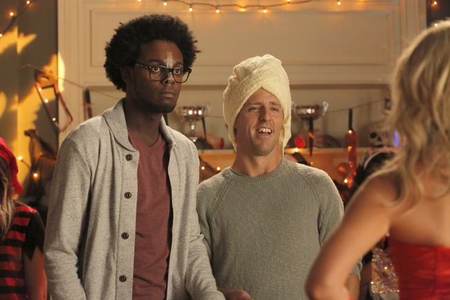 Still of Nat Faxon and Echo Kellum in Ben and Kate (2012)