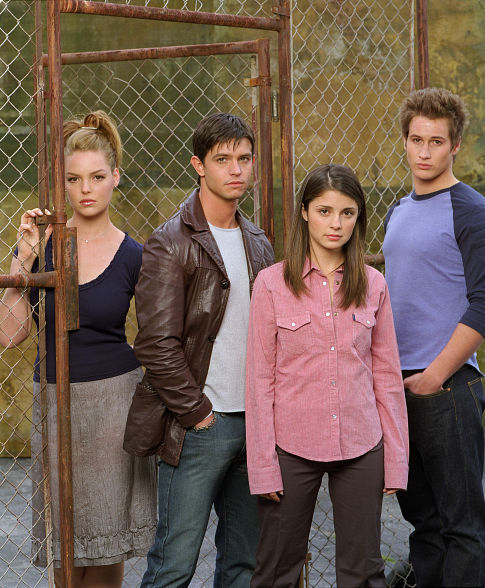 Katherine Heigl, Jason Behr, Shiri Appleby and Brendan Fehr in Roswell (1999)