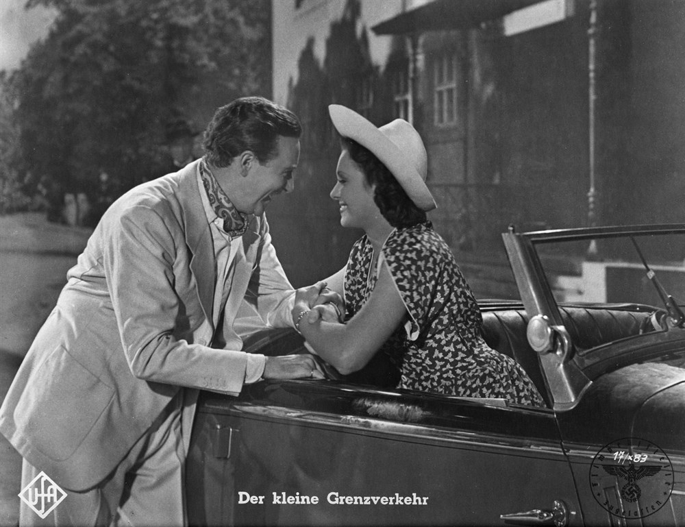 Still of Hertha Feiler and Willy Fritsch in Der kleine Grenzverkehr (1943)