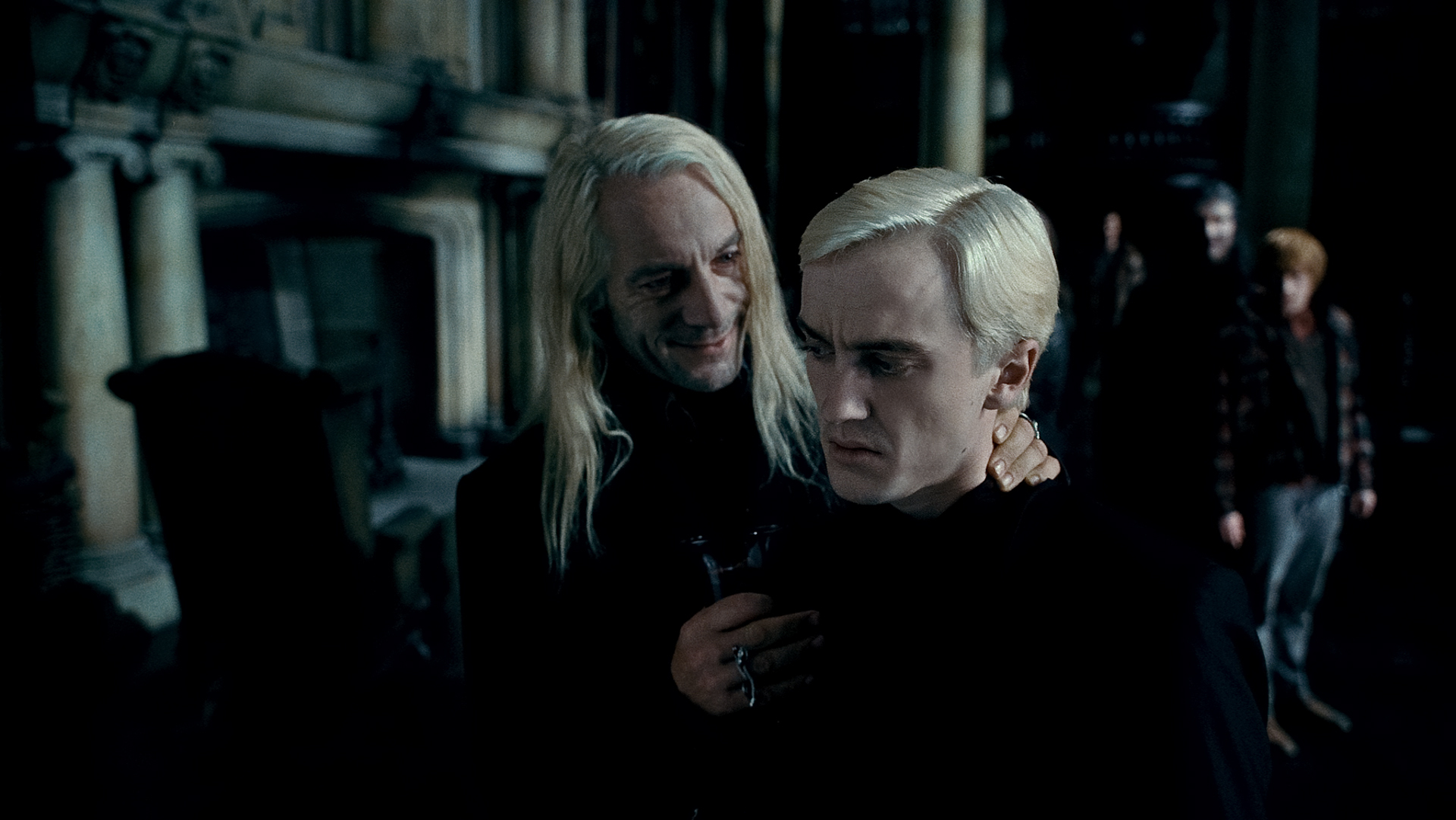 Still of Jason Isaacs and Tom Felton in Haris Poteris ir mirties relikvijos. 1 dalis (2010)