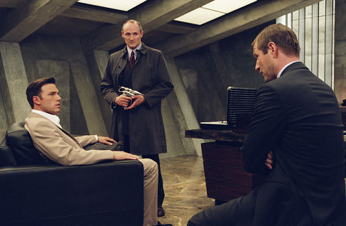 Still of Ben Affleck, Aaron Eckhart and Colm Feore in Paycheck (2003)