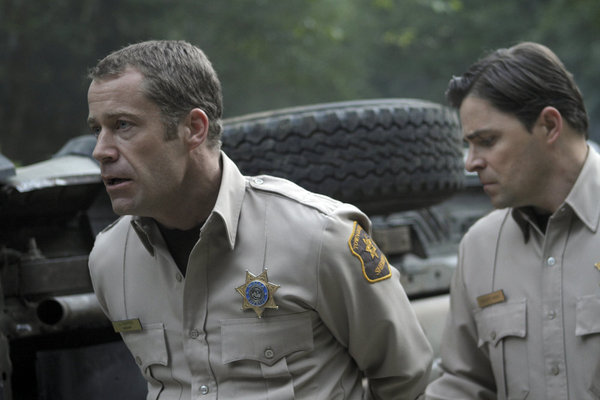 Still of Colin Ferguson and Kavan Smith in Eureka (2006)