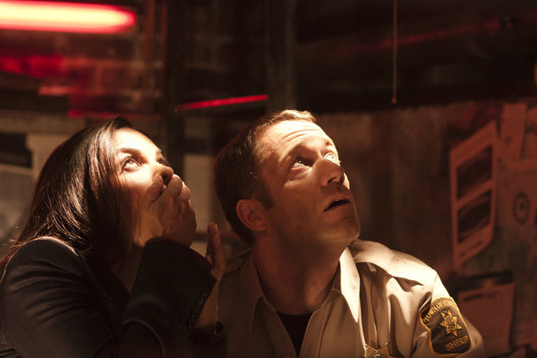 Still of Colin Ferguson and Salli Richardson-Whitfield in Eureka (2006)