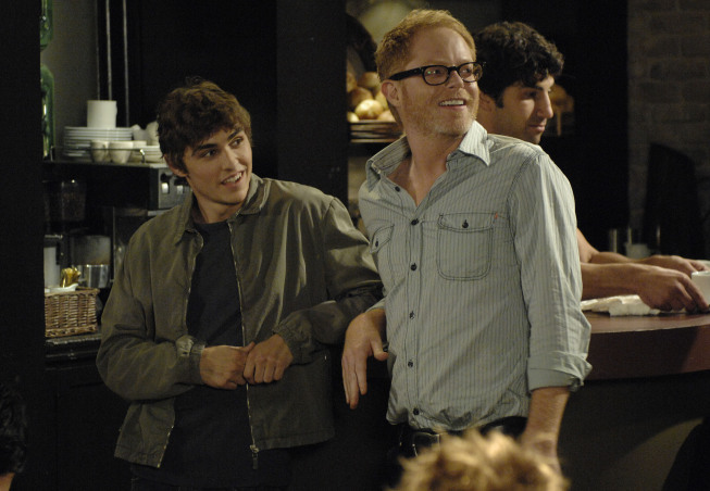 Still of Jesse Tyler Ferguson and Dave Franco in Do Not Disturb (2008)