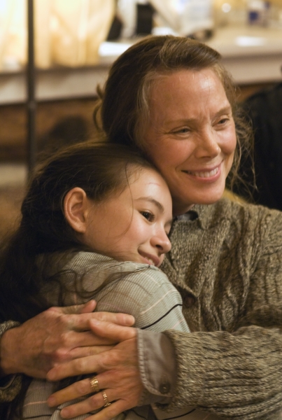 Still of Sissy Spacek and Jodelle Ferland in Pictures of Hollis Woods (2007)