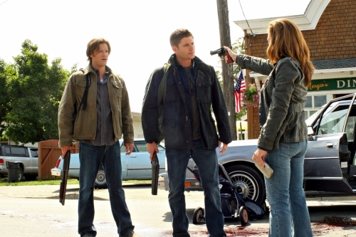 Still of Jensen Ackles, Samantha Ferris and Jared Padalecki in Supernatural (2005)