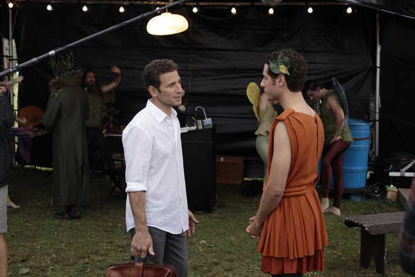 Still of Paulo Costanzo and Mark Feuerstein in Royal Pains: Bottoms Up (2012)