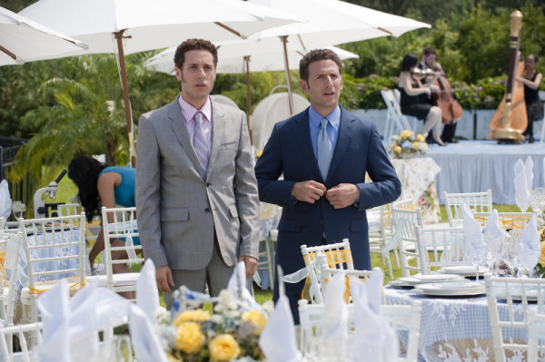 Still of Paulo Costanzo and Mark Feuerstein in Royal Pains (2009)