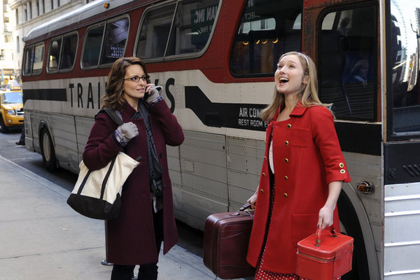 Still of Tina Fey and Sarah Schenkkan in 30 Rock (2006)