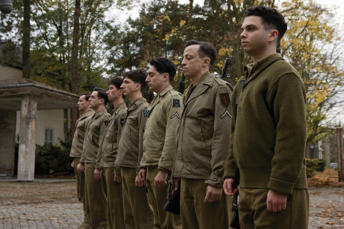 Still of Michael Bacall, Gedeon Burkhard, Carlos Fidel, Samm Levine, B.J. Novak, Paul Rust and Omar Doom in Negarbingi sunsnukiai (2009)