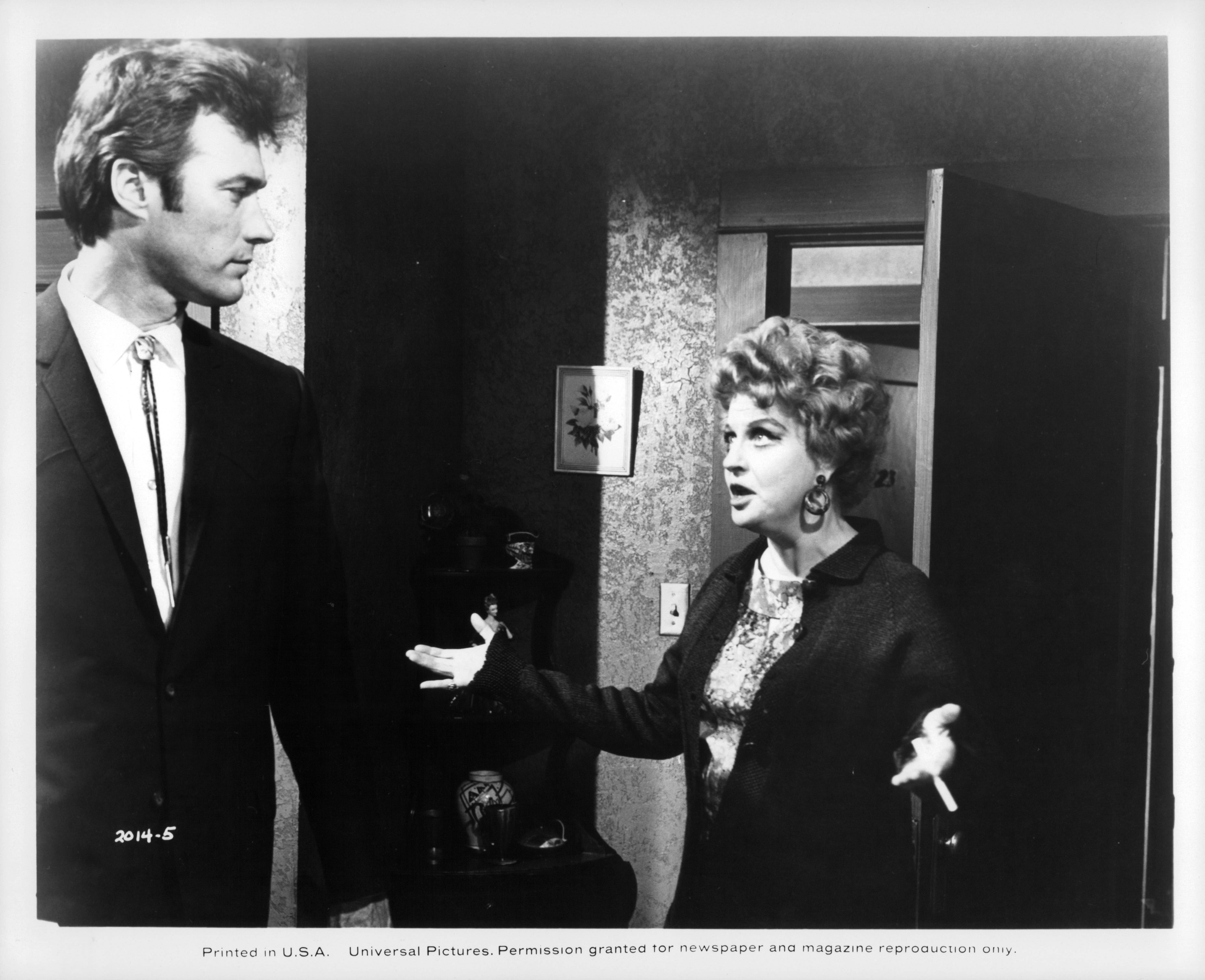 Still of Clint Eastwood and Betty Field in Coogan's Bluff (1968)