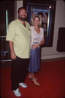 Joel Silver and Karyn Fields at event of Mickey Blue Eyes (1999)