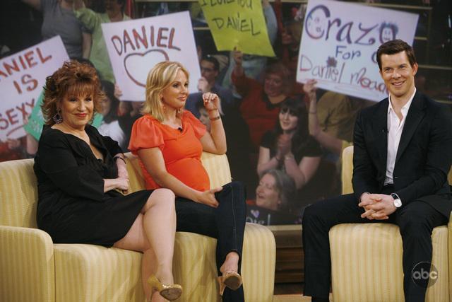 Still of Joy Behar, Elisabeth Hasselbeck and Eric Mabius in Ugly Betty (2006)