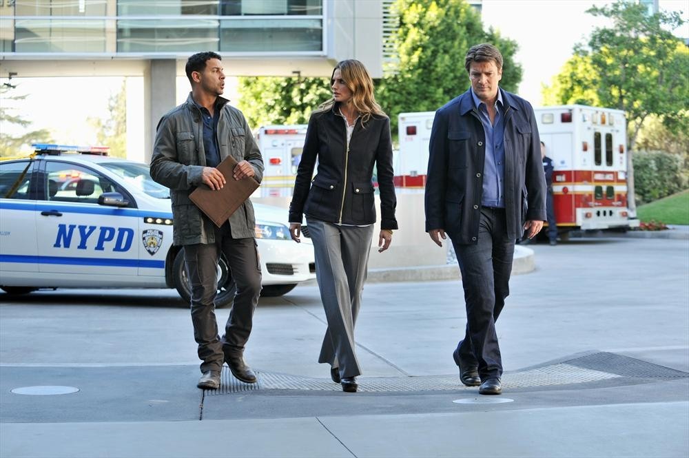 Still of Jon Huertas, Nathan Fillion and Stana Katic in Kastlas (2009)