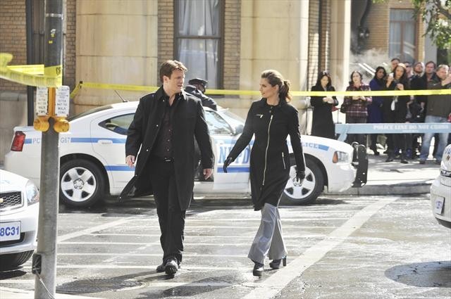 Still of Nathan Fillion and Stana Katic in Kastlas (2009)