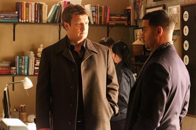 Still of Jon Huertas and Nathan Fillion in Kastlas (2009)