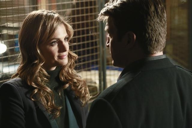 Still of Nathan Fillion and Stana Katic in Kastlas (2009)