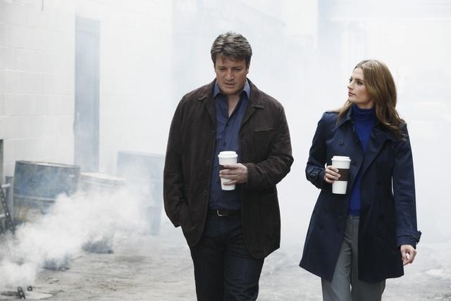 Still of Nathan Fillion and Stana Katic in Kastlas (2009)