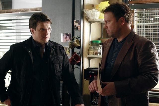 Still of Adam Baldwin and Nathan Fillion in Kastlas (2009)