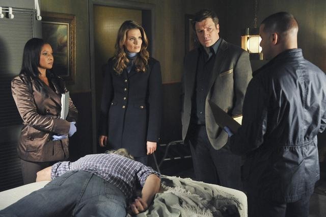 Still of Jon Huertas, Tamala Jones, Nathan Fillion and Stana Katic in Kastlas (2009)