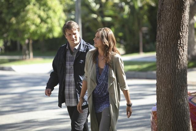 Still of Nathan Fillion and Stana Katic in Kastlas (2009)