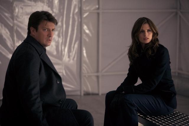 Still of Nathan Fillion and Stana Katic in Kastlas (2009)