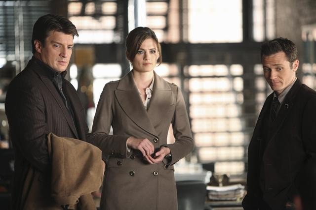 Still of Seamus Dever, Nathan Fillion and Stana Katic in Kastlas (2009)