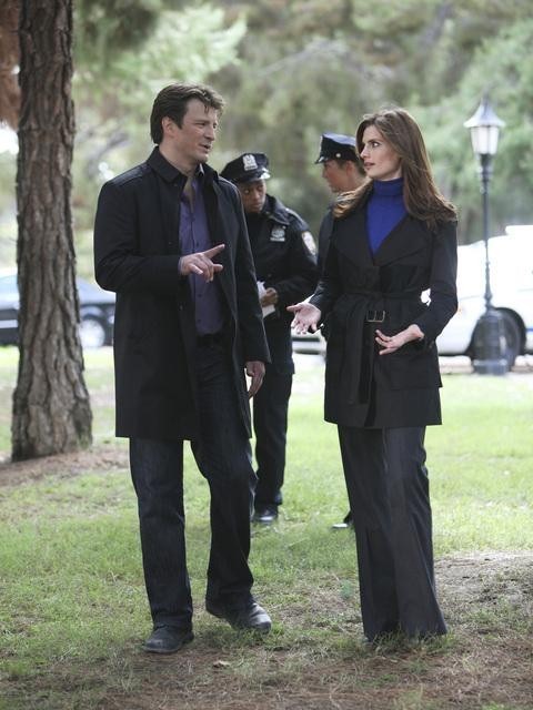 Still of Nathan Fillion and Stana Katic in Kastlas (2009)