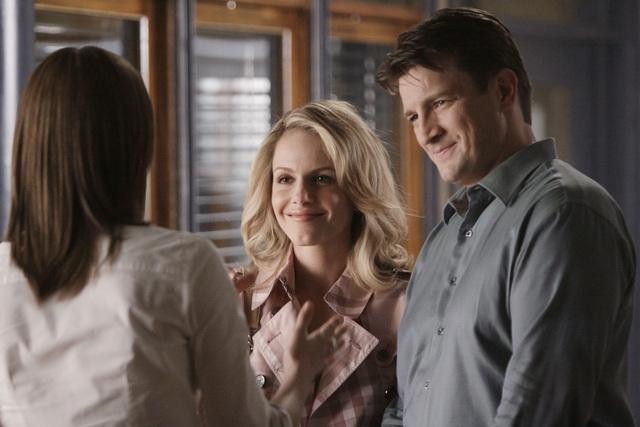 Still of Monet Mazur, Nathan Fillion and Stana Katic in Kastlas (2009)