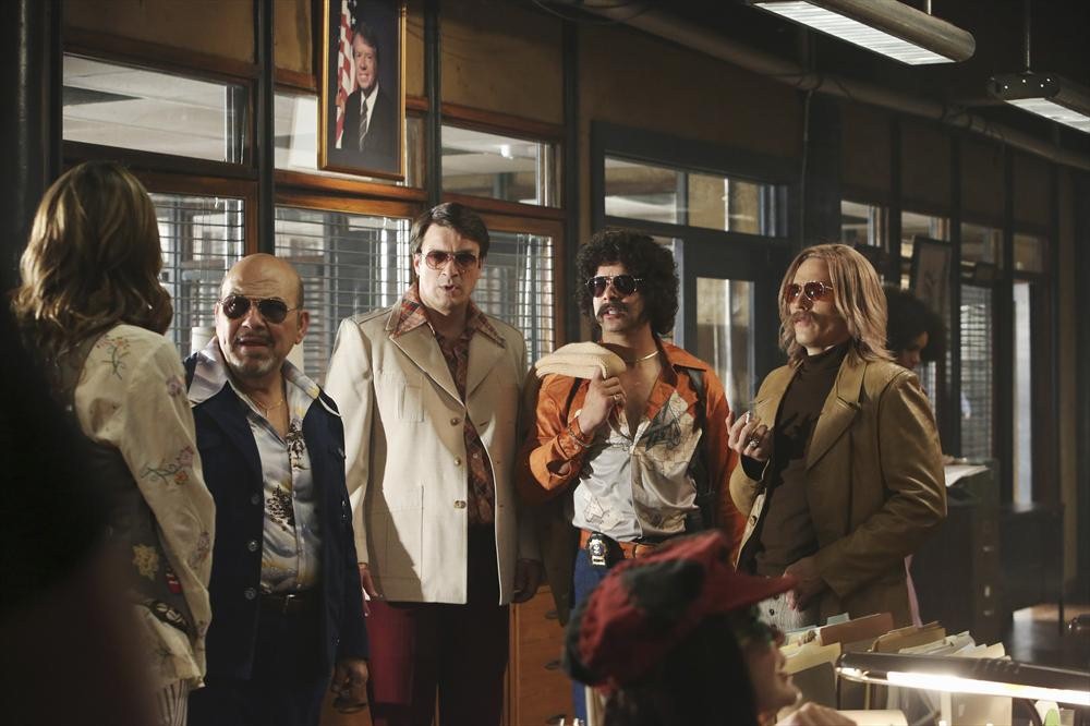 Still of Jon Huertas, Seamus Dever, Nathan Fillion, Stana Katic and Joe Polito in Kastlas (2009)