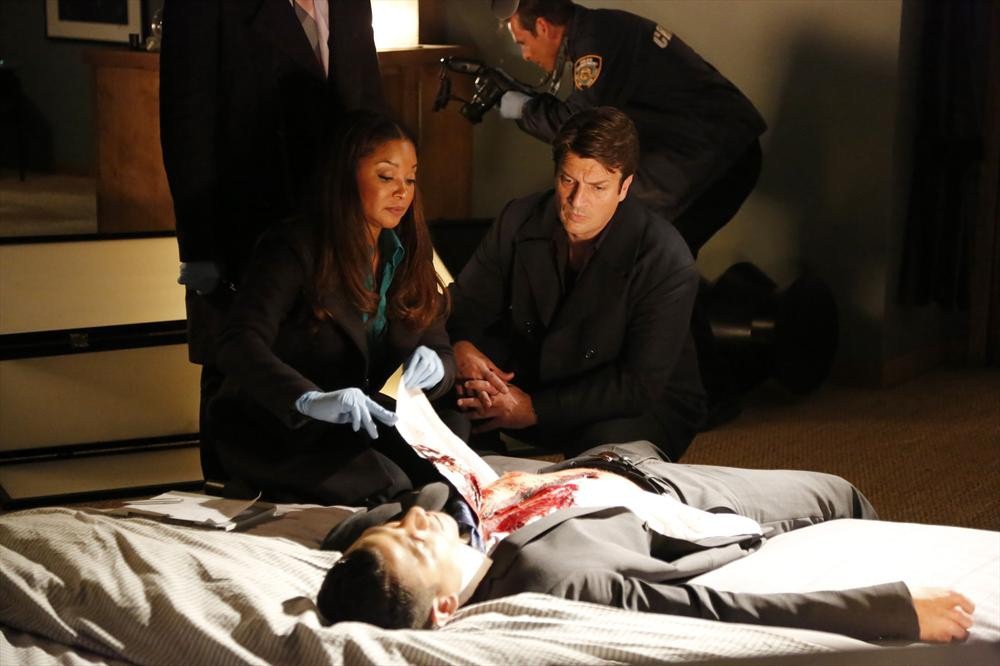 Still of Tamala Jones, Nathan Fillion and Andres Perez-Molina in Kastlas (2009)