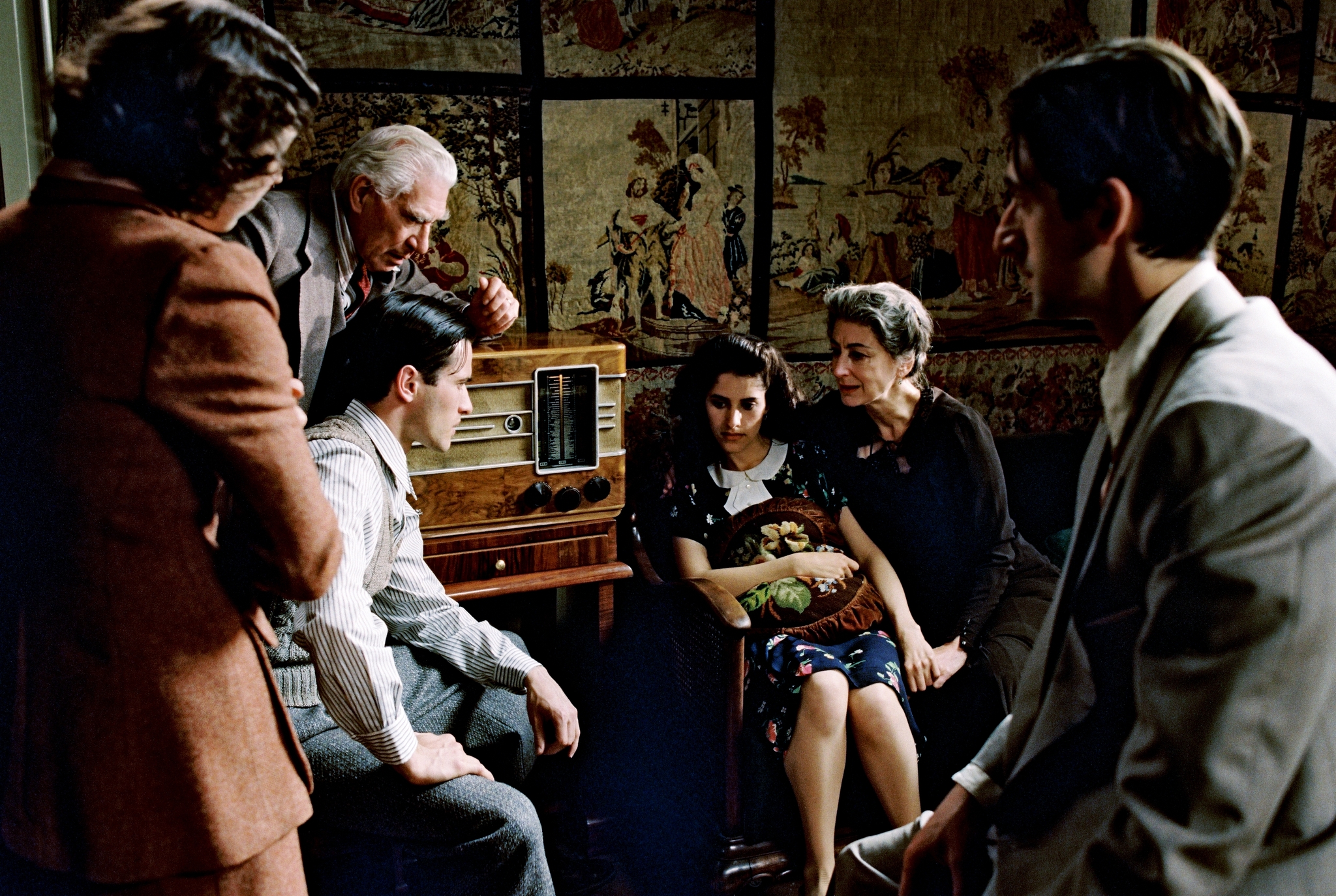 Still of Adrien Brody, Frank Finlay, Maureen Lipman, Julia Rayner, Ed Stoppard and Jessica Kate Meyer in Pianistas (2002)