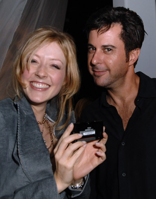 Jonathan Silverman and Jennifer Finnigan