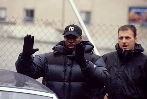 Mauro Fiore and Antoine Fuqua in Isbandymu diena (2001)